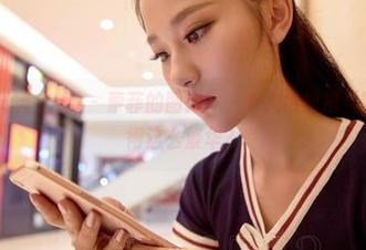 AISS爱丝(黄金版) – 索菲的图库：一个人也能把“等待”演绎得这么繁华？