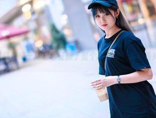 Akisoso秋楚楚终于用粉色征服了整个摄影棚，来看看她的套图吧！