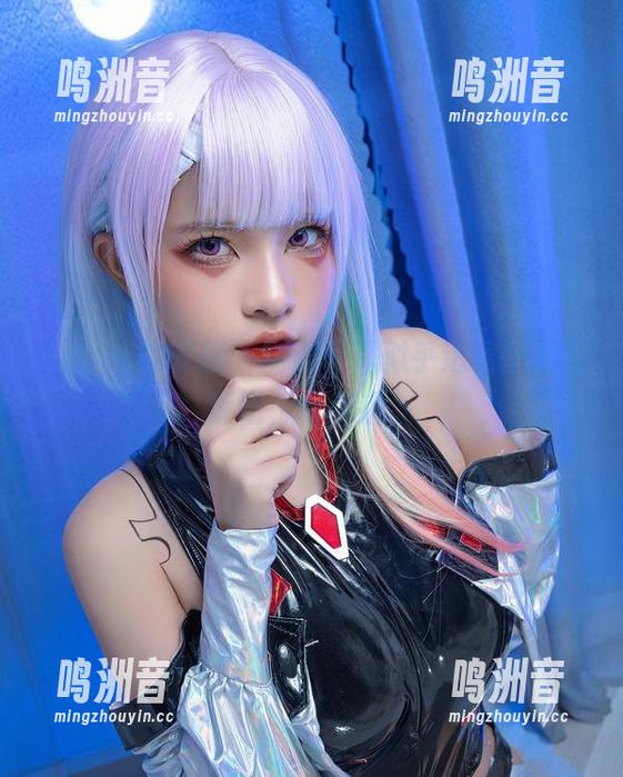 Azami的长腿，精选写真似乎透着些微的叛逆，挺有趣。