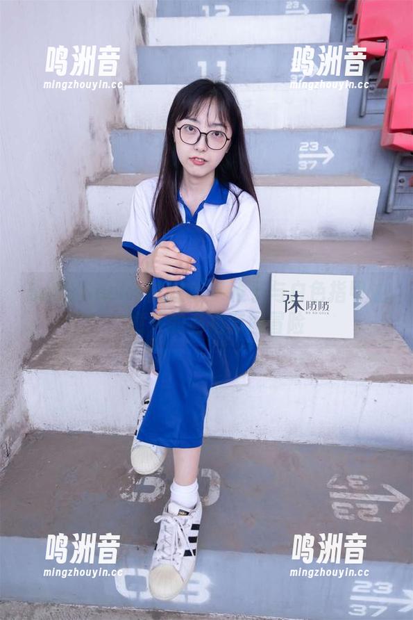 BoBoSocks袜啵啵 - 稚予与白色指甲油：意外的私拍套图冒险
