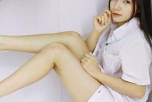 GIRLT果团网 – Miss琪泳池嬉戏——这种水我也喝不下了，作品集分享中！