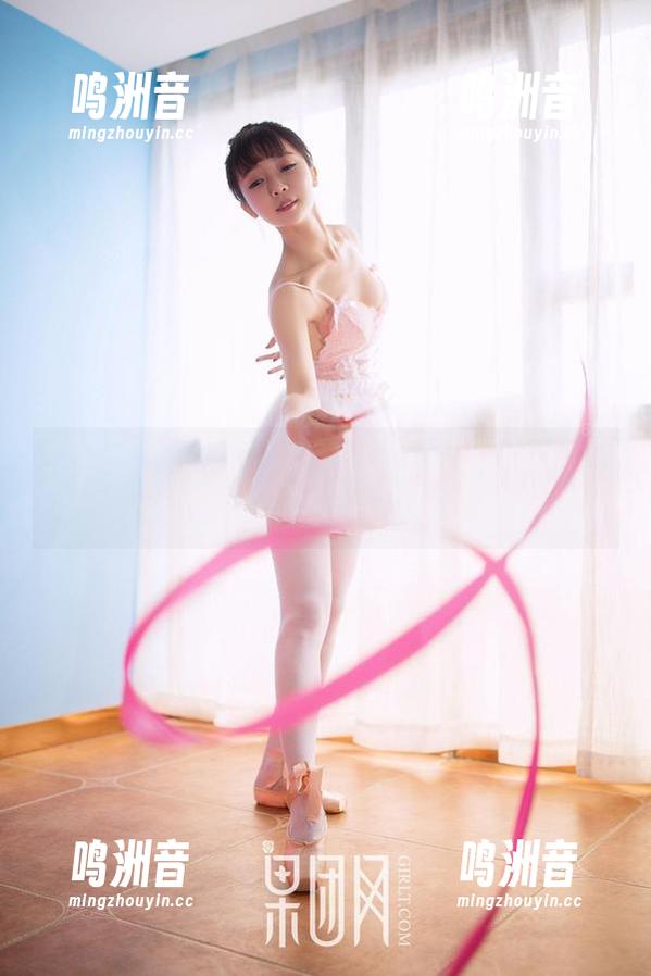 GIRLT果团网 - 不只是眼镜：周妍希最新图集里的那道光