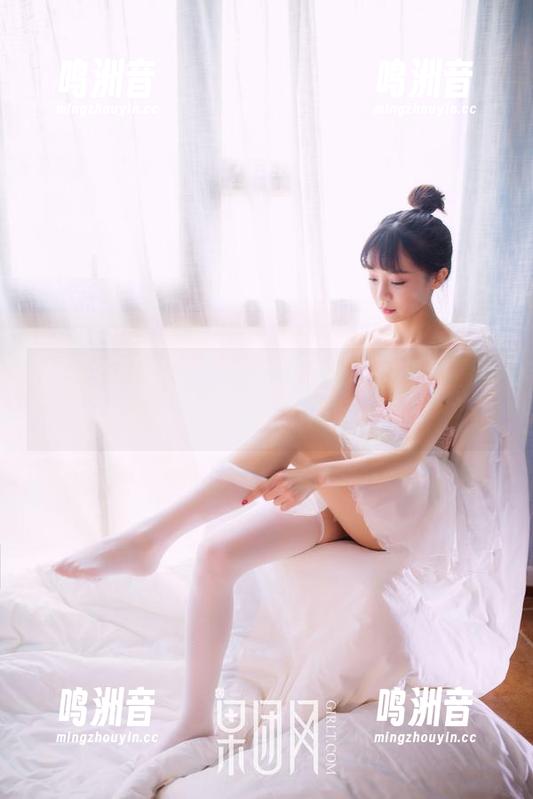 GIRLT果团网 - 黄歆苑护士写真：高清细节，眼睛都舍不得眨一下