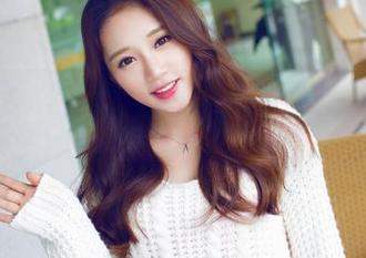 IMiss爱蜜社 – 莉娜lena的私拍，图包里盛满了夏日似乎溺水般的温柔。
