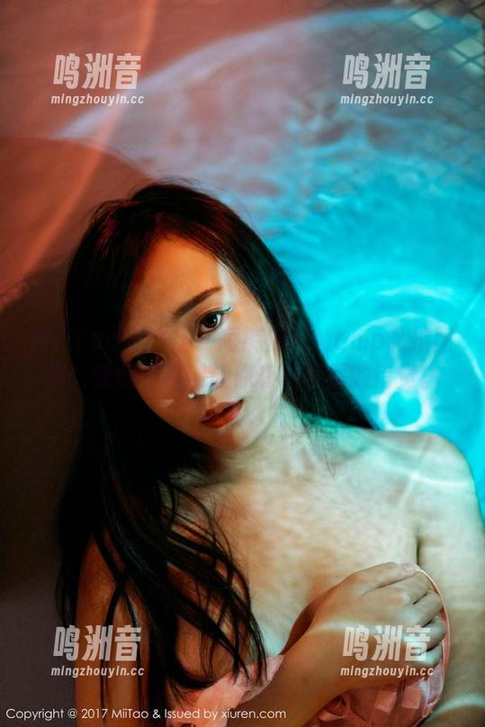 MiiTao蜜桃社 - 短裤默默Momo私拍图集，随意的时刻让你有种窥探的错觉。