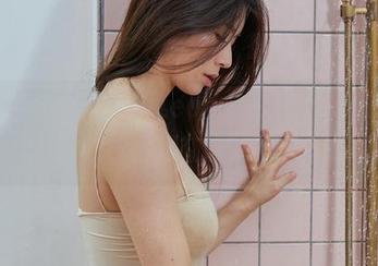 想拥有Min.E(민이)LeeheeExpress的作品集吗？下载按钮就在这，不信你试试！