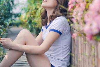 QingDouKe青豆客 – 可乐Vicky甜心萝莉写真，讓人不小心多想了几秒。