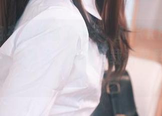 Quan冉有点饿憋了半天，NIKKE胜利女神爱丽丝写真集，你的下载清单里有她吗？
