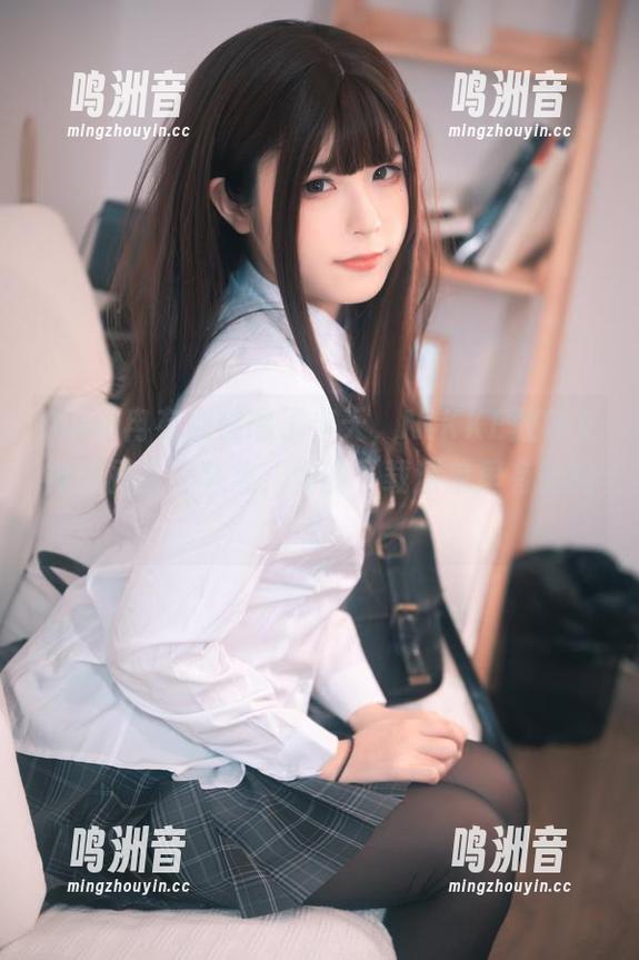 Quan冉有点饿憋了半天，NIKKE胜利女神爱丽丝写真集，你的下载清单里有她吗？