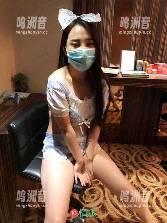 无意中翻到ROSI空姐制服套图库，真的是停不下来了，下载按钮好像正默默呼唤我。