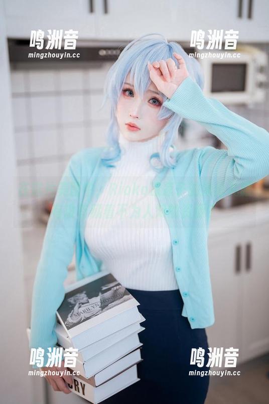 在这片美图中，Rioko凉凉子的海伦礼服有没有藏着不为人知的资源？
