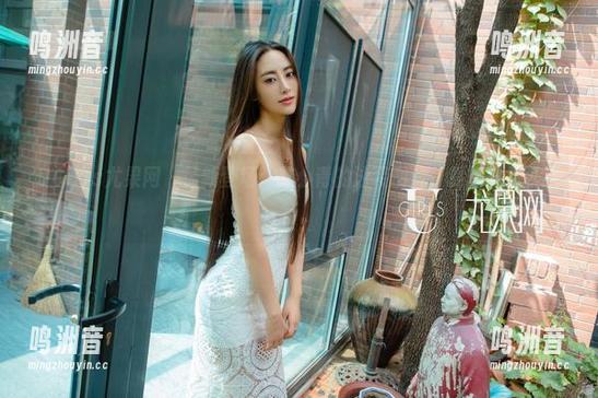 UGirls尤果网-艾小青 UGirls尤果网 - 最新登场:艾小青的泳装图片,夏日没你可不行。