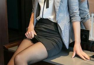 UGirls尤果网 – 苏可可的泳衣系列套图更新，可能又要让人喜欢上夏天了。
