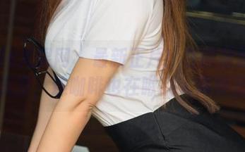 UGirls尤果网 – 最新正片！在诗朵雅的居家时光里，连咖啡也在瞅别人喝得潇洒！