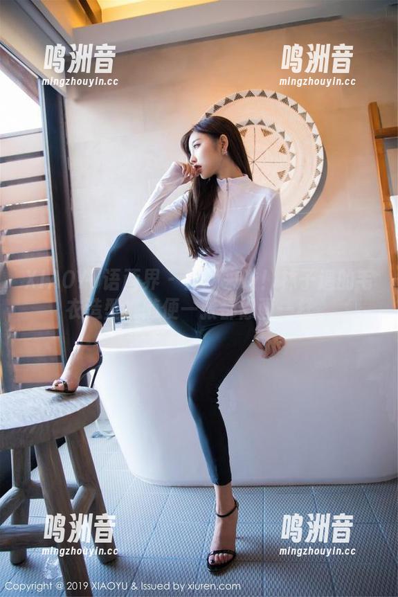 XIAOYU语画界 - 套图来啦！林子遥的毛衣造型，随便一张都像画一样。
