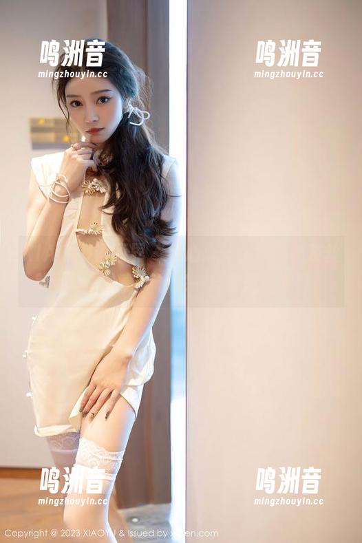 XIAOYU语画界 - 小心心碎，顾桥楠灰丝美腿原图分享，看完一定会想换双鞋。