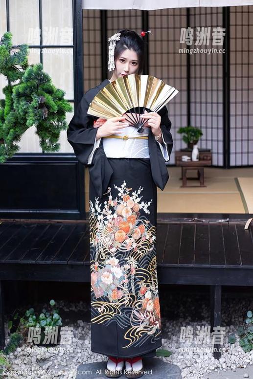 Xiuren秀人网 - 诺诺Nono学姐的高清写真，完美诠释“我猜不到她几点下课”的人生哲学。