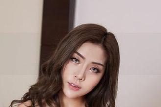 YouWu尤物馆 – FoxYini孟狐狸的瑜伽写真：在线直逼你，是否要认真起来了？