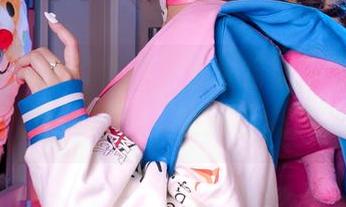 为何ZinieQ的小光穿上火箭队制服总是让人想入非非，难道有心机？