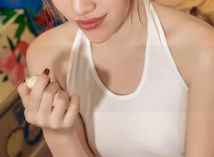 aiss – 索菲的礼服写真，让我不禁想说：你的衣橱果然665！