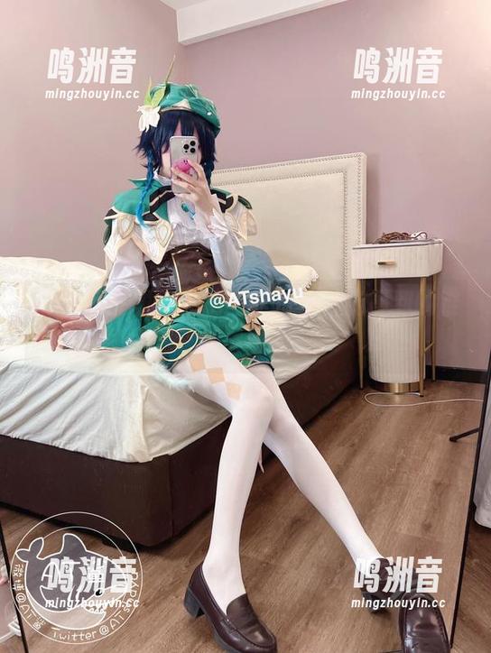 at鲨鱼专属：私拍肉丝资源，能摸到的唯美与朦胧