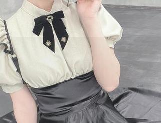 在这组和服合集里，けん研好像在和古典做约会，气氛还不错，哈哈。