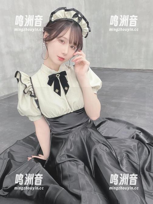 在这组和服合集里，けん研好像在和古典做约会，气氛还不错，哈哈。