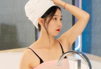 丽柜 – 找不到合适的词形容甜甜的粉色写真，或许我要直接用“调皮”来形容。