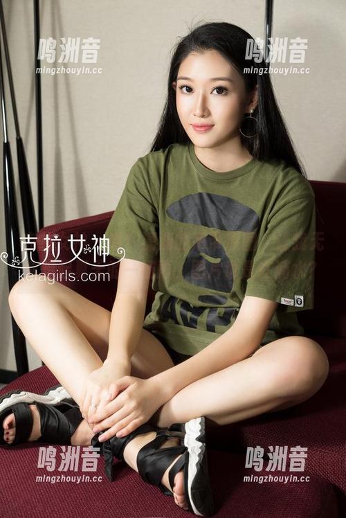 克拉女神 - 喂！潇潇的吊带原图，让我无端想起夏天的一场雨，图片也是在滴水？