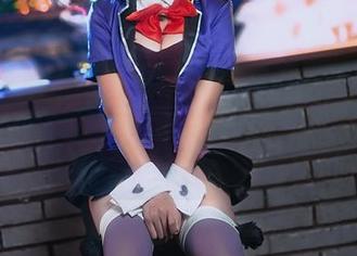 谁说毛衣不能性感？兔玩映画定制写真：粉红和白网袜的神奇组合，细腻又稍显调皮。