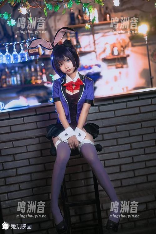 谁说毛衣不能性感？兔玩映画定制写真：粉红和白网袜的神奇组合，细腻又稍显调皮。
