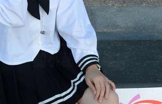 初夏女神 – 双双的绿色校服：私房图集里的小秘密，嘿嘿