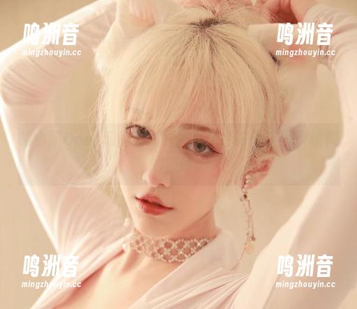啾小妍Deer私房记，原图在天台访问了一次模糊的美好。
