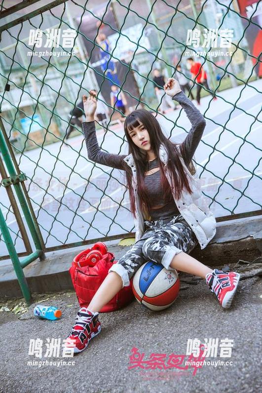 头条女神 - 李丽莎吊带合集鬼马更新：真希望这些画面能藏在我的脑海里！