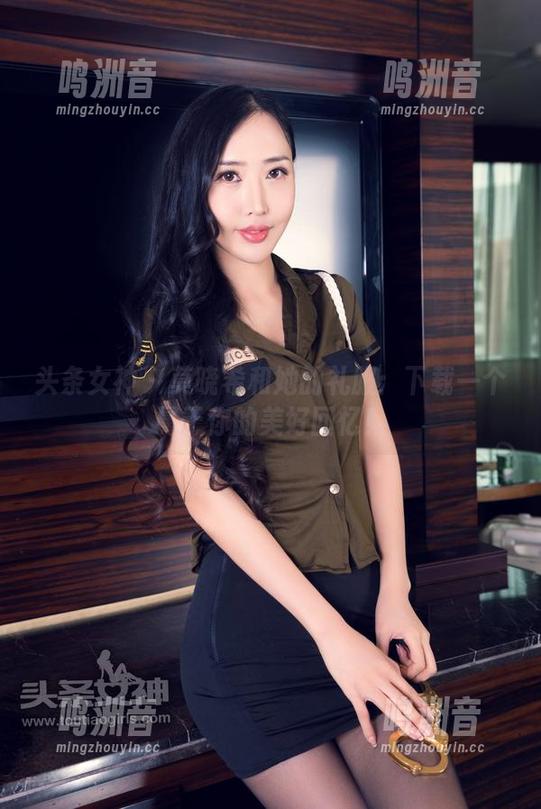 头条女神 - 莫晓希和她的礼服：下载一个属于你的美好回忆！