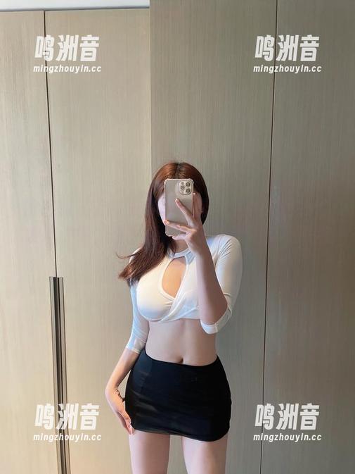 微密圈 - 奶宝妹纸的美脚现身说法——全集播放中，原图还附送小猫咪俏皮小插曲！