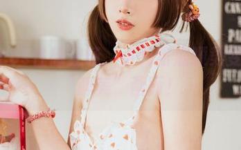 夏日cos性感登场，小和甜酒顺势变身成“醉美”画面！