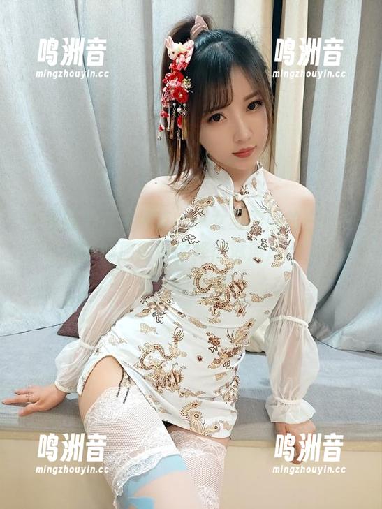 真正的美在于细节，小女巫露娜的白色在无圣光下的原图中诠释得淋漓尽致，买一送一的眼福！