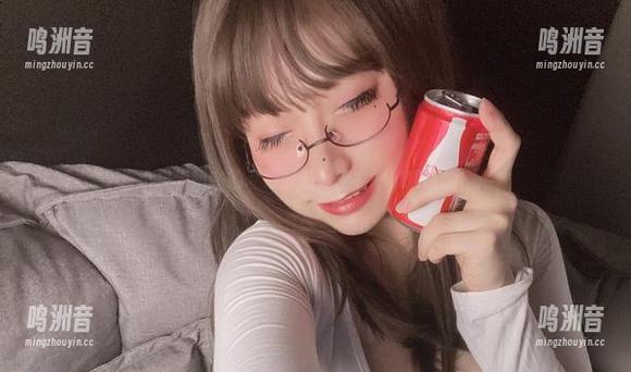 小泉学姐吖的私拍时光，皮衣好像喵咪的怀抱