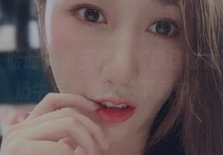 微密圈 – 哈哈，小玉吃果冻你这也太可爱了！奶牛写真集火热下载中！