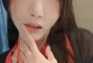 微密圈 – 小玉吃果冻的豹纹带尾巴私拍，看一眼就想多看几眼的节奏？