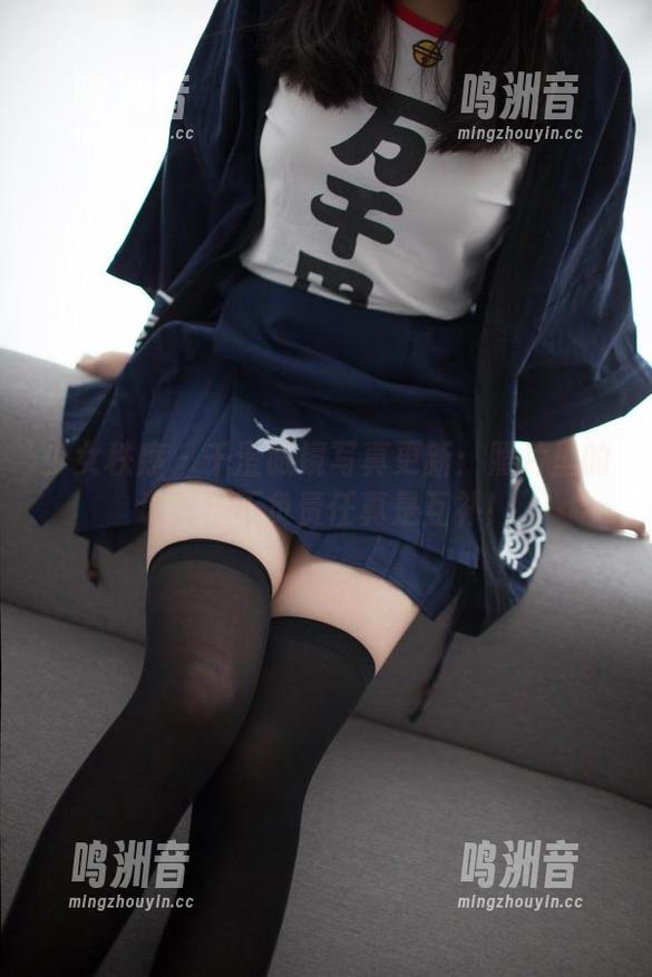 少女秩序 - 千澄眼镜写真更新：照片里的认真与不负责任真是互补！