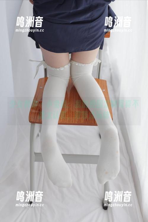 少女秩序 - 小鱼说：我的校园定制写真不能太认真，得带点玩味