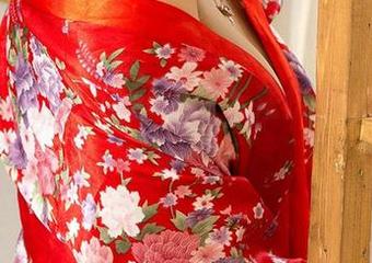 尤果网 – 泳衣与桃子，无法抗拒的绝妙搭配！