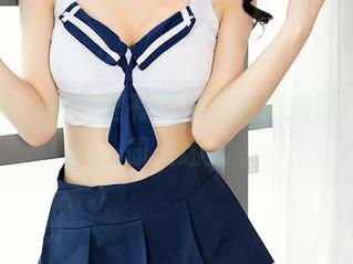 尤蜜荟 – 图片里有李承美的黑蜘蛛，诡谲却又迷人