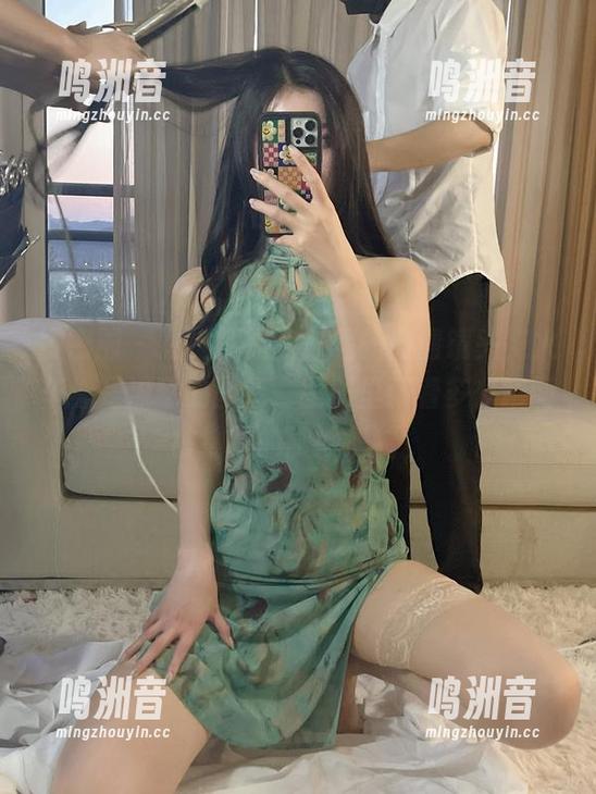 微密圈 - 透过就是阿朱啊的高清镜头，火车像是流动的画卷，图册里藏着多少瞬间被捕捉的微妙情绪。