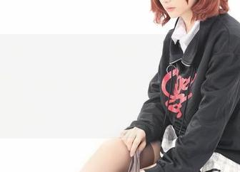 看了幼爱youmeko的连衣裙作品集，高清得都快能感受到布料的纹理了，真的是惊呆了。