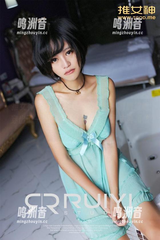 推女神 - 看美昕Yumi的图包，制服被她穿出了一种难以名状的气场，励志要模仿！