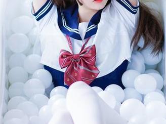 栏目里的日奈娇，水手服意外跟图库里的猫咪搭上线