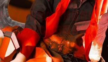 虽然是一只熊仔吗的御姐图包好看，但下载后可别在无聊的地方翻看哦，小心引来误会！